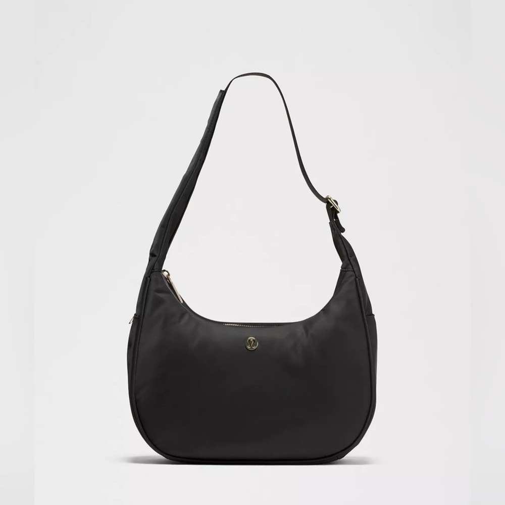 Lululemon - City Essentials Shoulder Bag 4L